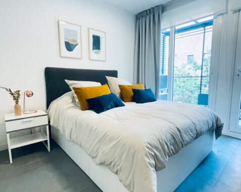 Departamento frente al Hospital Fleni con balcón – REF. F308