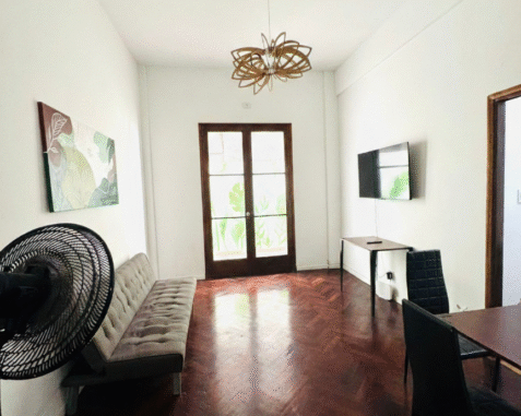 Amplio PH con patio interno zona Hosp. Italiano – REF. ZPega