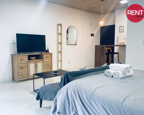 Monoambiente luminoso con balcón en Núñez – Ref. ZMoro